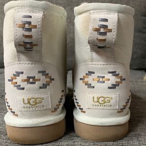 off White short uggs